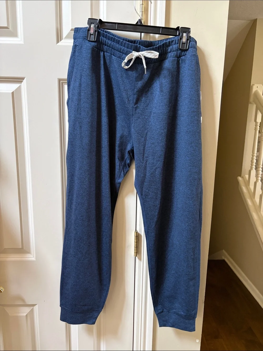 NWT Vuori women’s Heather Navy Drawstring performance Joggers, LG - Picture 1 of 4